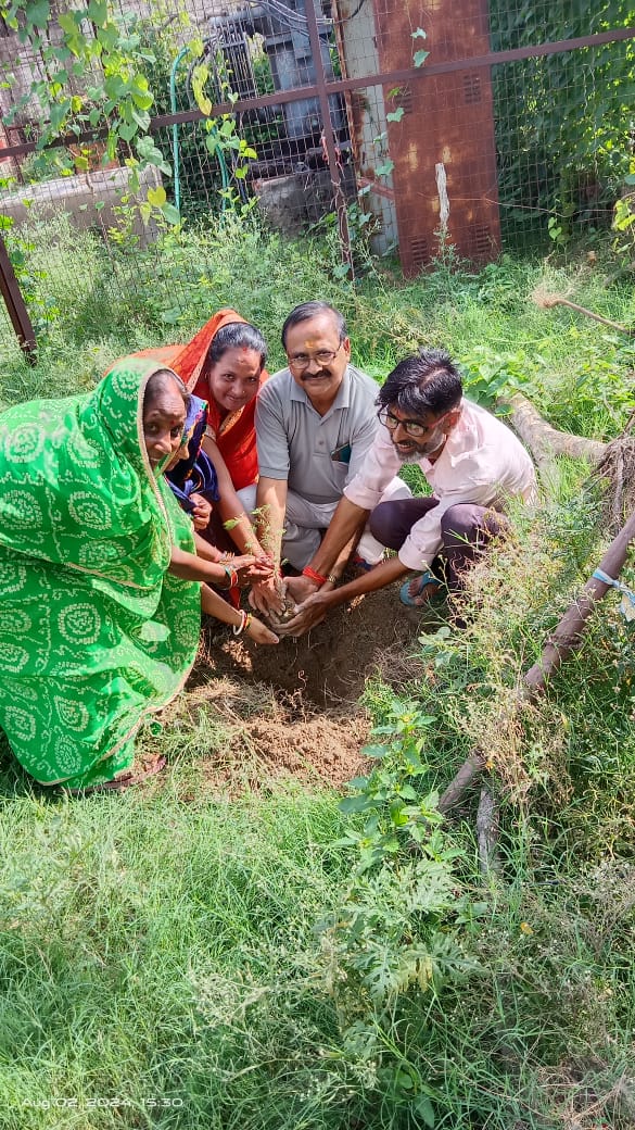 कालोनी वासियों ने सावन मास मे किया