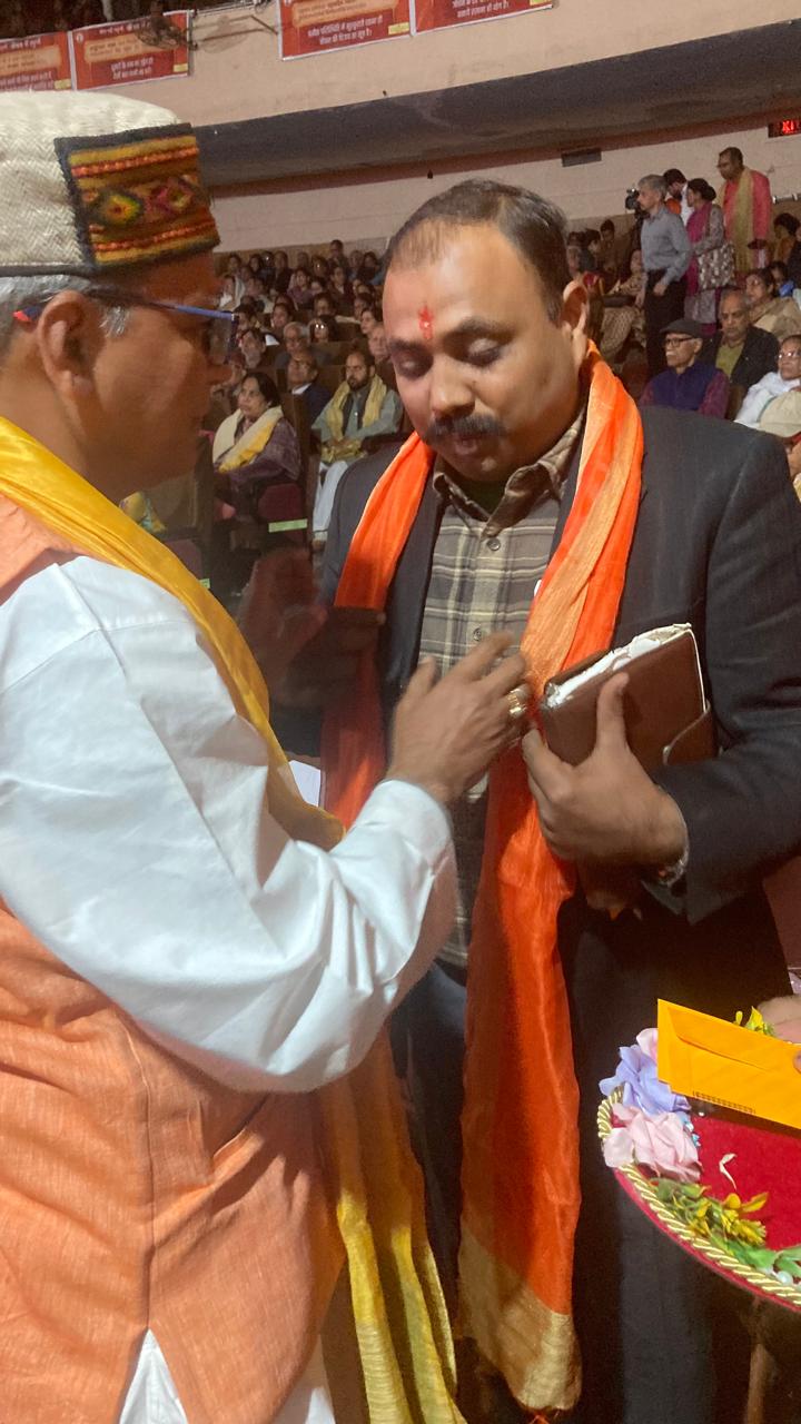 गीता जयंती महोत्सव में राष्ट्रीय अध्यक्ष जितेन्द्र बहादुर सिंह का सम्मान, चारबाग रवींद्रालय में हुआ भव्य आयोजन